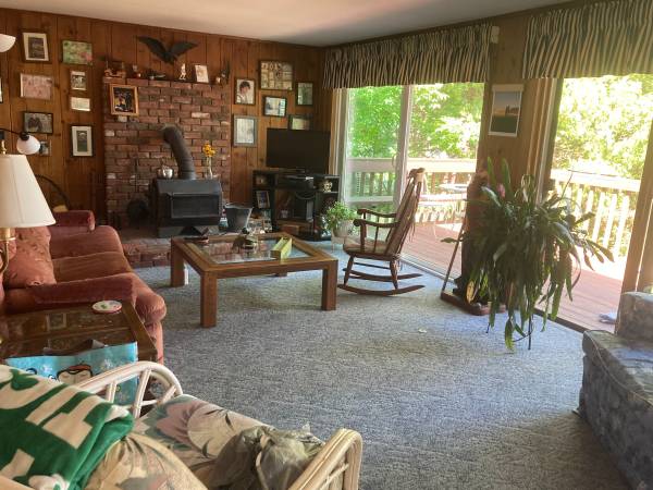 $3,995 / 3br - Right ON Lake Winnipesaukee (Laconia)63690775186563124