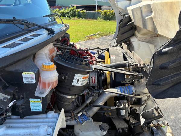 2023 Freightliner M2 106 16ft - Photo 13