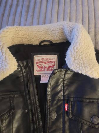 LEVI TRUCKER JACKET BOYS SMALL 8-10 BLACK QUILTED SHERPA COLLAR 1