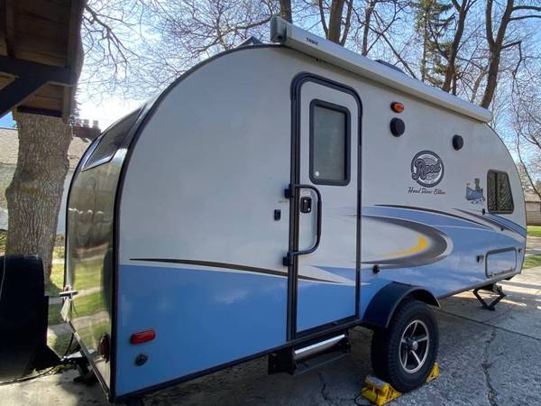 2017 R-Pod Travel Trailer – Sway Bars, Solar, Generator 1