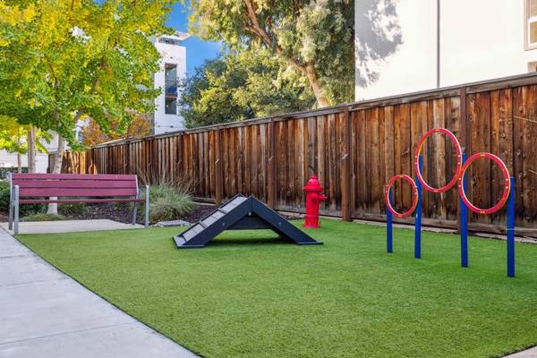 $3,559 / 1br - Linen Closets, Refrigerator, Green-Friendly Community (mountain view)63946803484931120