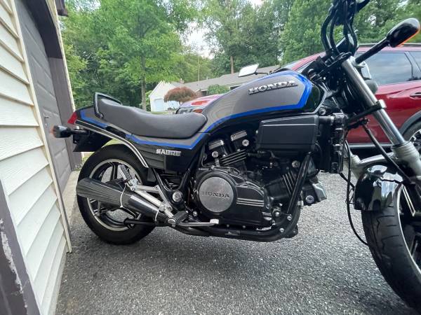 Clean title and recently maintained 1985 Honda Sabre VF700S w/ BONUS! 1