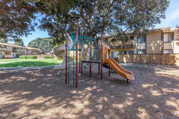 $2,450 / 1br - 851ft2 - Spacious Kitchens with Breakfast Bars, Two Soothing Spas63800304528003123