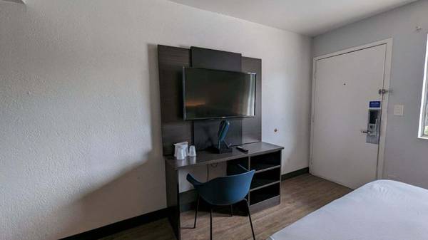 😃 💤 Book Your Extended Stay Today No Credit or Deposit 😃! 1