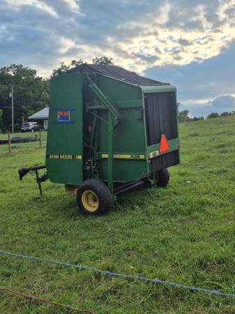 John Deere 435 round bailer 1