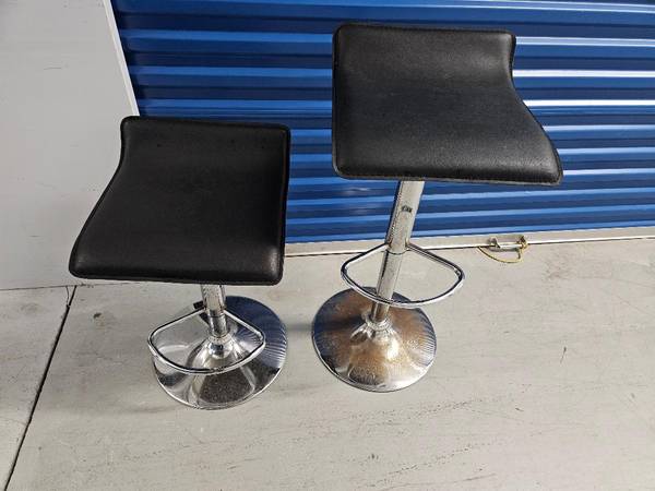 Furniture Chairs Bar Stools Square Black Base Chrome & Beige Set 3 - $40 (Pembroke Pines)63471413825027120