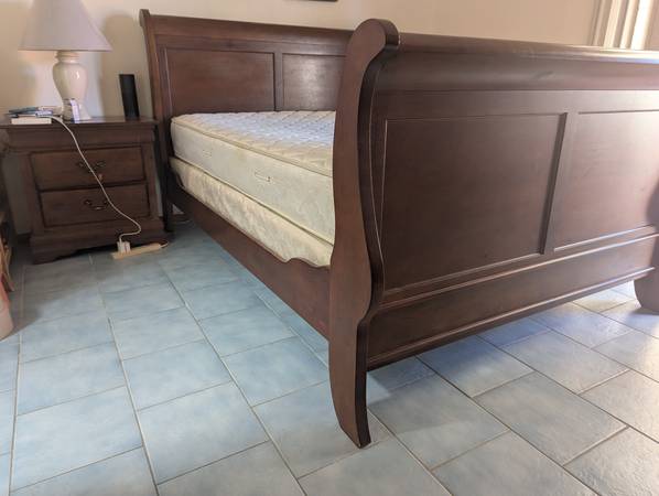 Queen Bed Set 1