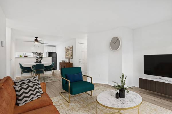 $1,835 / 2br - 1023ft2 - ¡Los días de otoño están por venir! ¡Un mes gratis! (6305 S 238th Pl, Kent, WA)63799881884035121