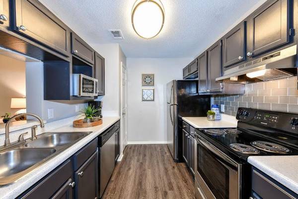 $1,342 / 2br - 1062ft2 - Fire Pit, Car Wash, Upgrades Throughout, Dog Park (The Palmer Apartments)63963994016386121