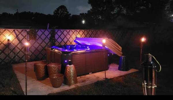 $850 / 4br - Pool house 425 on 1st & 15th Sep (Arlingwood)63377743258371122