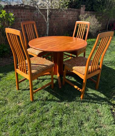 Solid Teak  dining set by sun cabinet made in Thailand *like 1