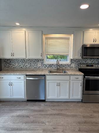 $2800.00 / 3br - 1008ft2 - 45 Lenox Ave  Unit B Manchester NH63656161675009120
