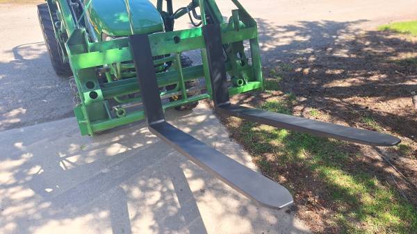 John Deere Pallet Forks 1