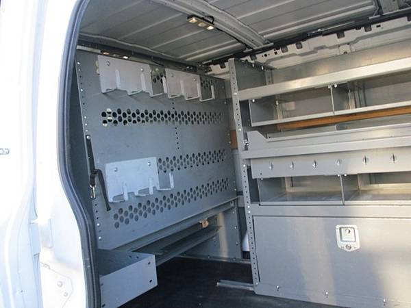 2018 Chevrolet Express 2500 - Photo 13