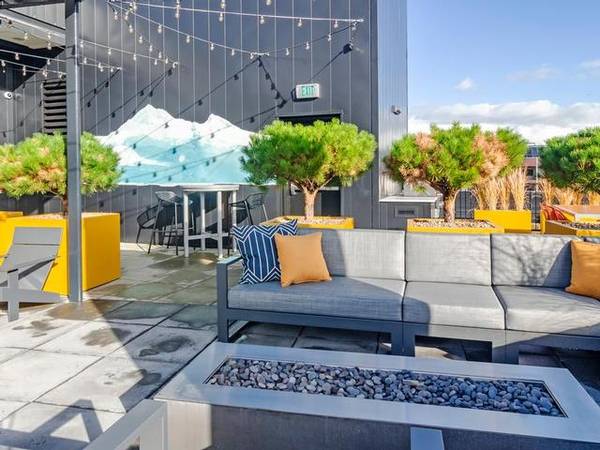 $1,308 / 376ft2 - Un Sorbo y una Vista: Bar de Café y Lounge en la Azotea te Esperan (SW Portland / PSU / Universidad Estatal de Portland)63672582581507121