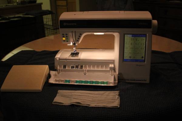 Sewing machine / Viking Designer 1 1