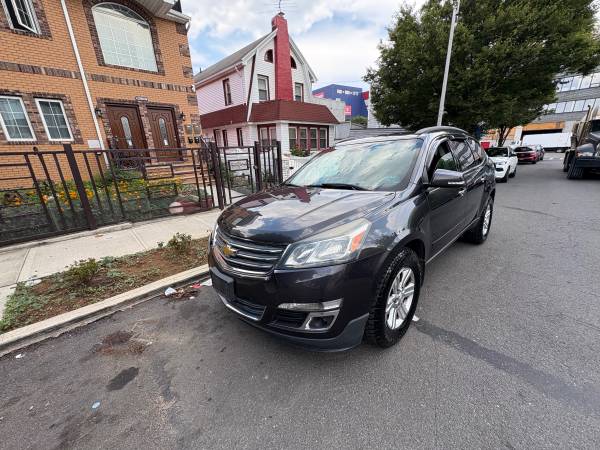 2015 chevrolet traverse lt runs excellent looksgood 126k. must sell - $3,250 (queen)63614395230209124
