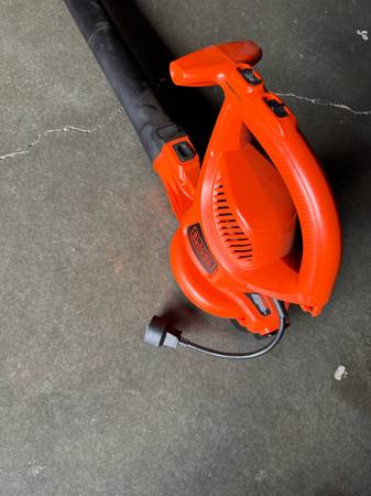 Black & Decker leaf blower 1