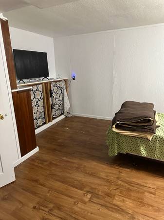 SEPARATE ROOM AVAILABLE ($600 Per month) 1