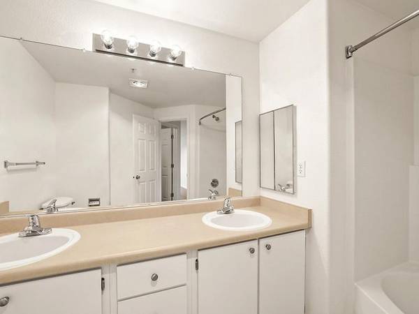 $1,700 / 2br - 939ft2 - Save $$ on a Great 2 Bedroom Home! (Rock Creek)63999452902402122