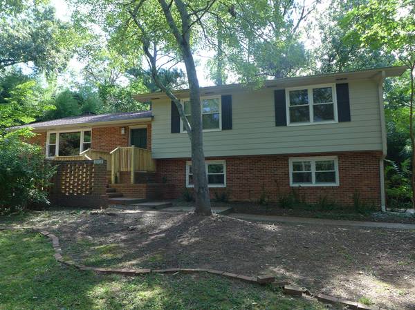 Split Level in Colonial Heights 1