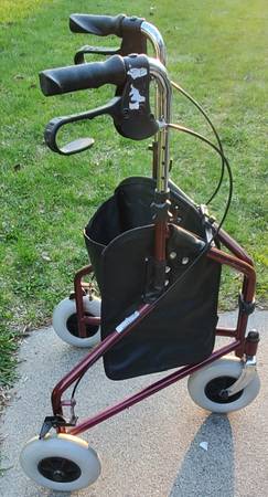 INVACARE TRI 3 WHEELED WALKER & POUCH 1