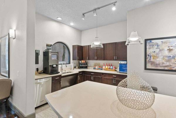 Coffee Bar, Dishwasher, Wheelchair Access, Granite Countertops 1