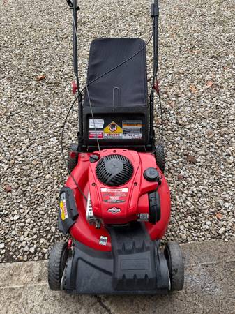 Troy buitself-propelled lawnmower 1
