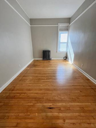 $1,925 / 1br - 896ft2 - Ático de un dormitorio reformado en Maple St. Florence (Maple Street Florence MA)64017046028289124