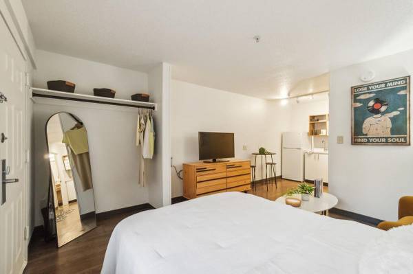 $1,069 / 392ft2 - Save Big: Free Rent Until November  Waived Fees at Arbor View (Charlotte)63925335696771124