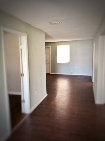 $1,399 / 3br - 15000ft2 - Paxon westside 3&2 (Paxon)64005273267585121