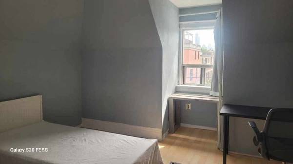 Downtown house furnished room near subway station 3