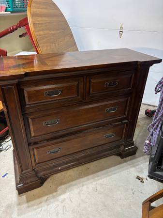 Dresser 1