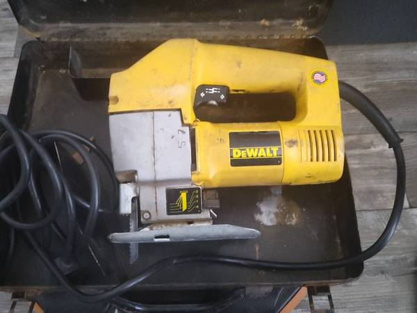 Dewalt Orbital Jigsaw 1