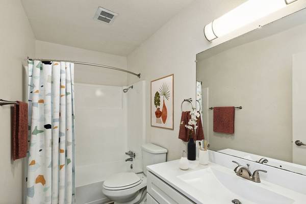 $2,205 / 2br - 759ft2 - Tour today and get 1 Month Free - Close to shops - Renovated - Gated (pittsburg / antioch)64030485675779124