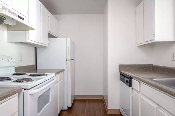 Prime location! 2 bed / 2 bath! Stop by today! 2 wks free 1