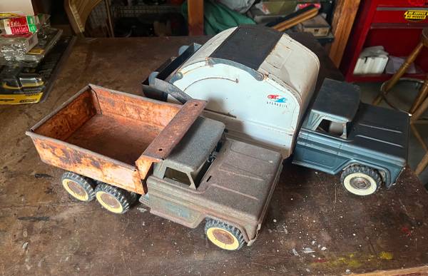 1960’s Structo hydraulic Garbage & Dump Truck 1
