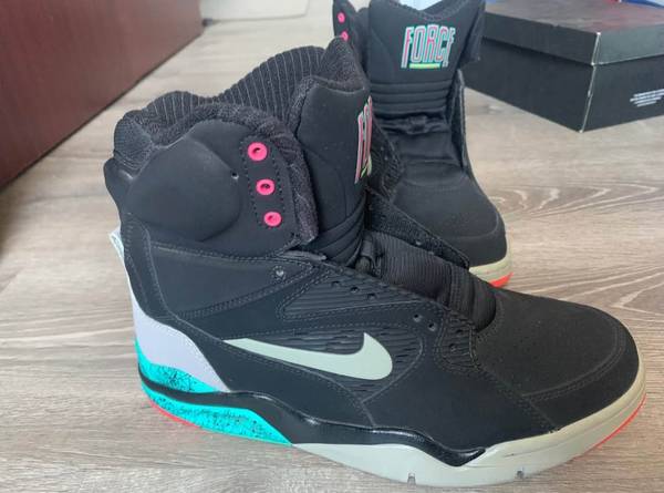 Size 9.5 Men's Nike Air Command Force Spurs 1