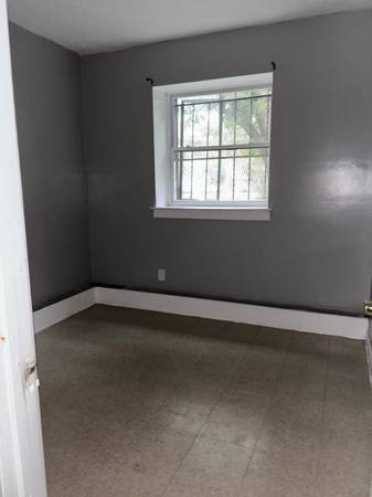 $1,400 / 2br - Section 8 Welcome! 1st floor  Heat and Hot water included (45 Batbour st Hartford ct)63989074372611121