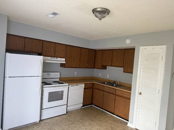 $1125.00 / 2br - 948ft2 - Charming 2BR Townhouse in Lynchburg | 1.5 Bath | Available 09/2025 | $63851970855427120