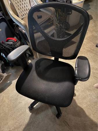 COMPUTER CHAIR 1