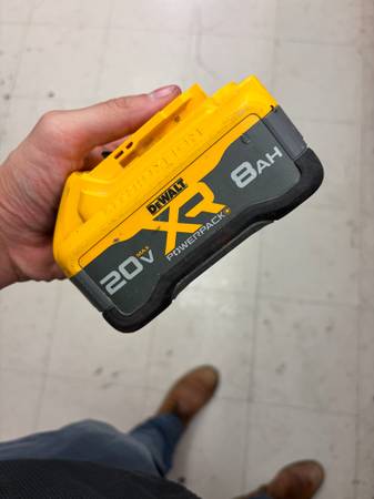 Dewalt 8AH powerpack Battery 1