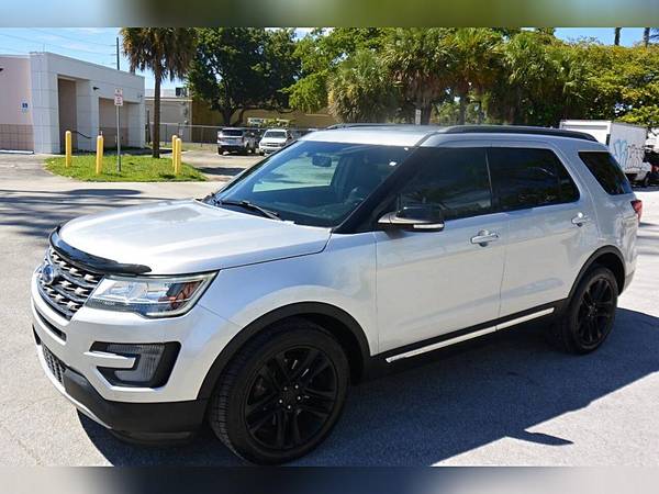 2016 Ford Explorer XLT con cuero, ruedas de 20 pulgadas, navegación y equipado - $11700.0063489366531073123