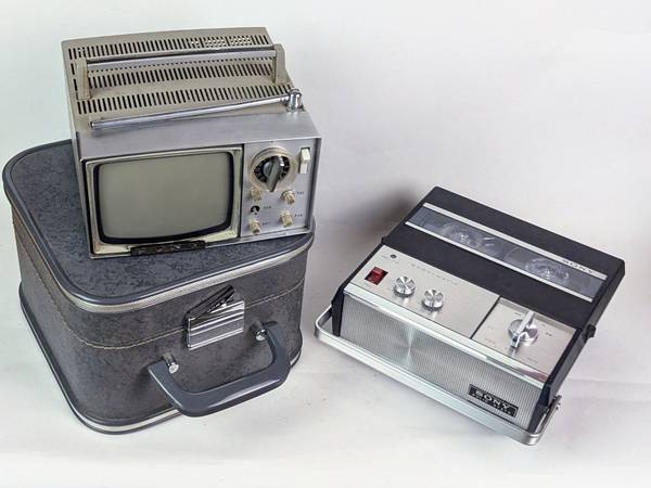Vintage SONY : Micro TV (Mint Case) & Sony-Matic Tapecorder