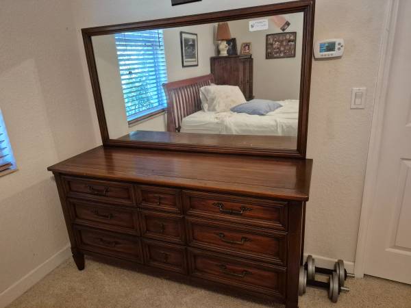 Like new 'throw back' bedroom furniture 1