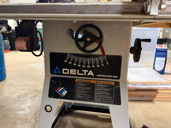 Delta 10" Contractor's Table Saw 1