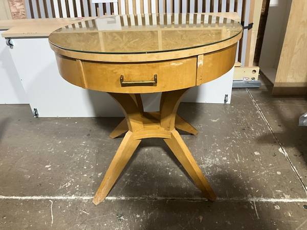 Round End Table / Foyer Table 64870 1