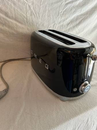 Smeg Embossed -Logo toaster 1
