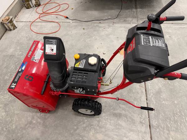 Troy Bilt Storm 2410 Snowblower 1