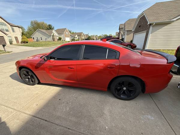 2018 dodge charger SXT Sedan 4D 1